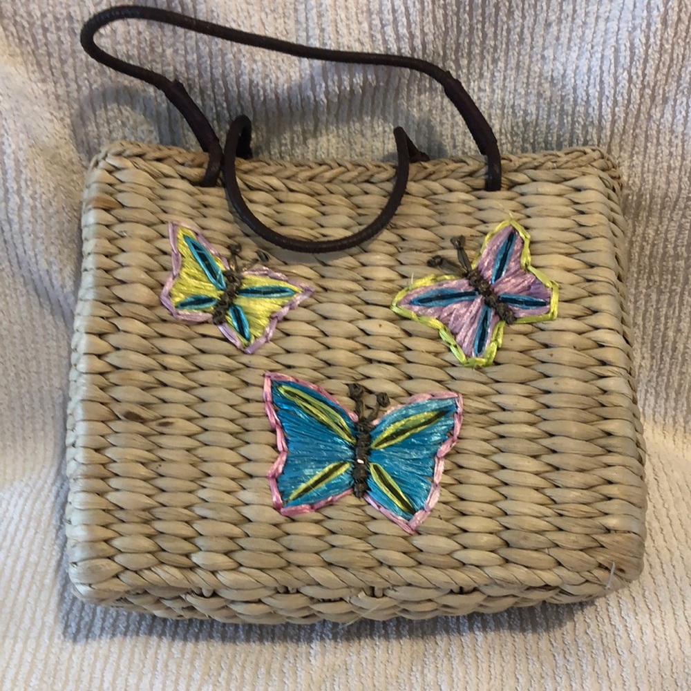 Guc wicker type purse.